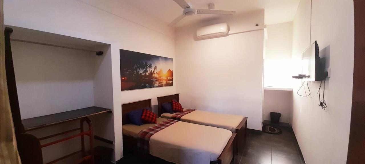 Hotel 100 Dehiwala-Mount Lavinia Eksteriør bilde