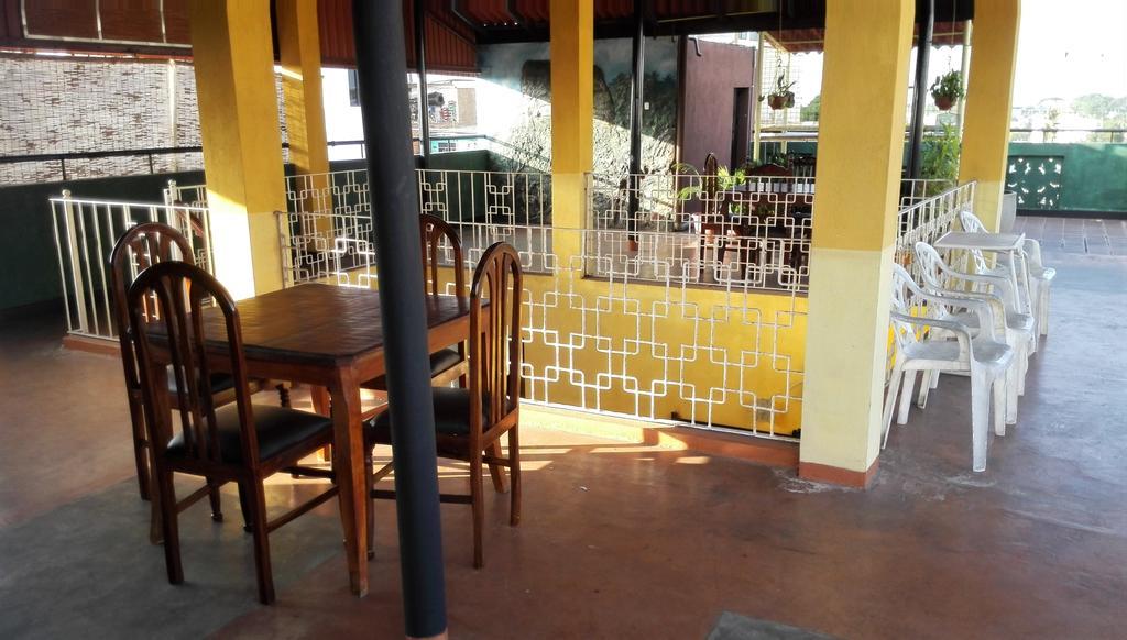 Hotel 100 Dehiwala-Mount Lavinia Eksteriør bilde